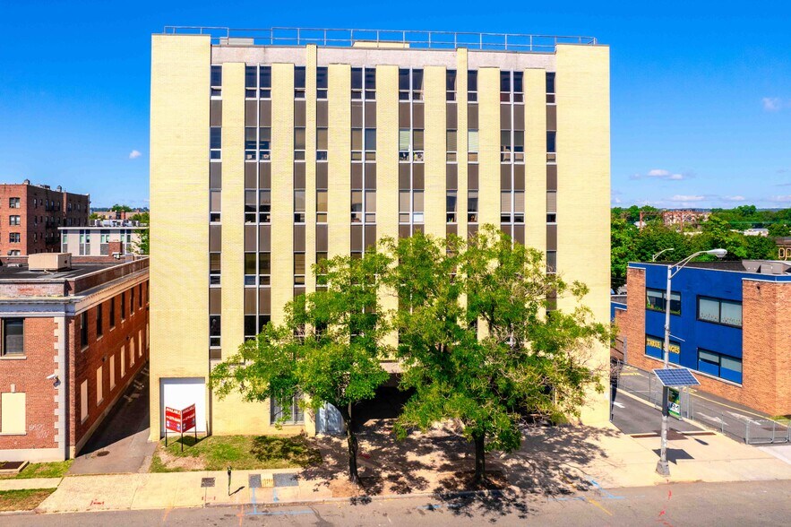 33 Evergreen Pl, East Orange, NJ for sale - Building Photo - Image 2 of 11