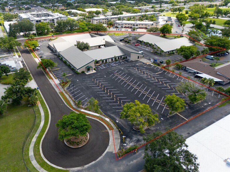 2120- 2150 Collier Avenue portefeuille de 3 propriétés à vendre sur LoopNet.ca - Photo du bâtiment - Image 1 de 33