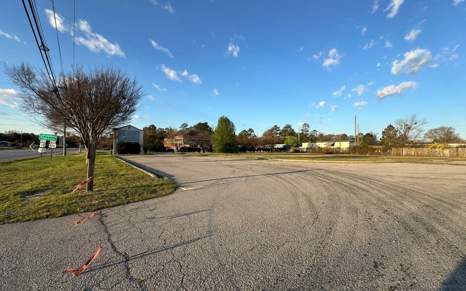 2402-2408 Charleston Hwy, Cayce, SC à louer - Photo du bâtiment - Image 1 de 3