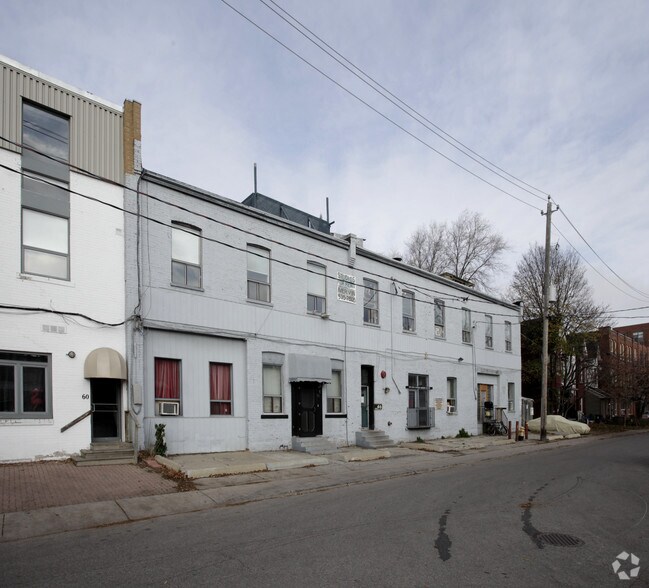 46-60 Noble St, Toronto, ON à louer - Photo du bâtiment - Image 2 de 2