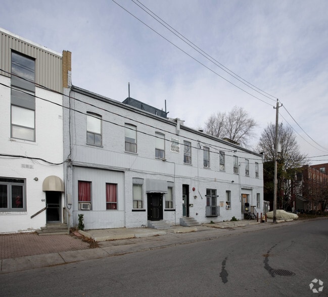 46-60 Noble St, Toronto, ON à louer - Photo du bâtiment - Image 2 de 2