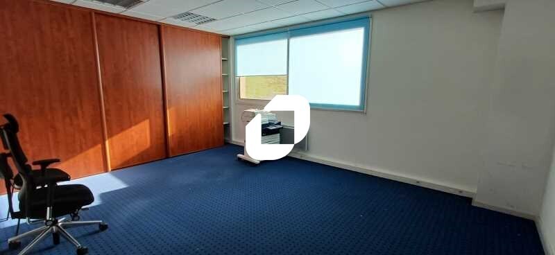 Office in Ecquevilly for lease Building Photo- Image 1 of 9