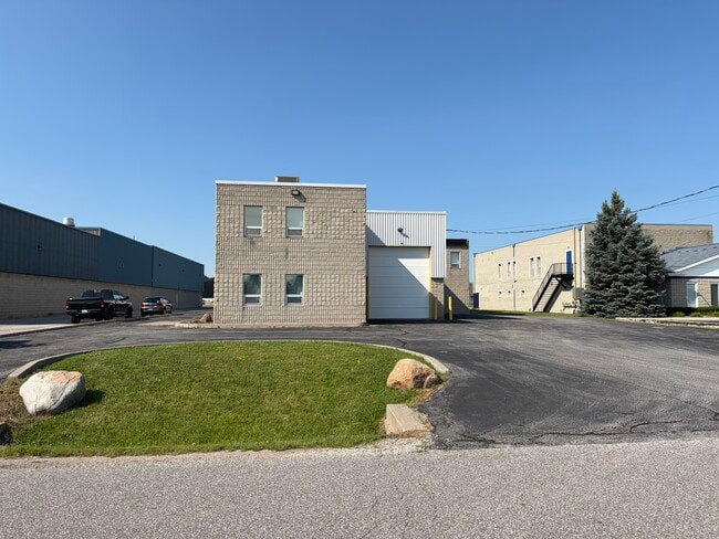 Plus de détails pour 2080 Fasan Dr, Tecumseh, ON - Industriel à louer