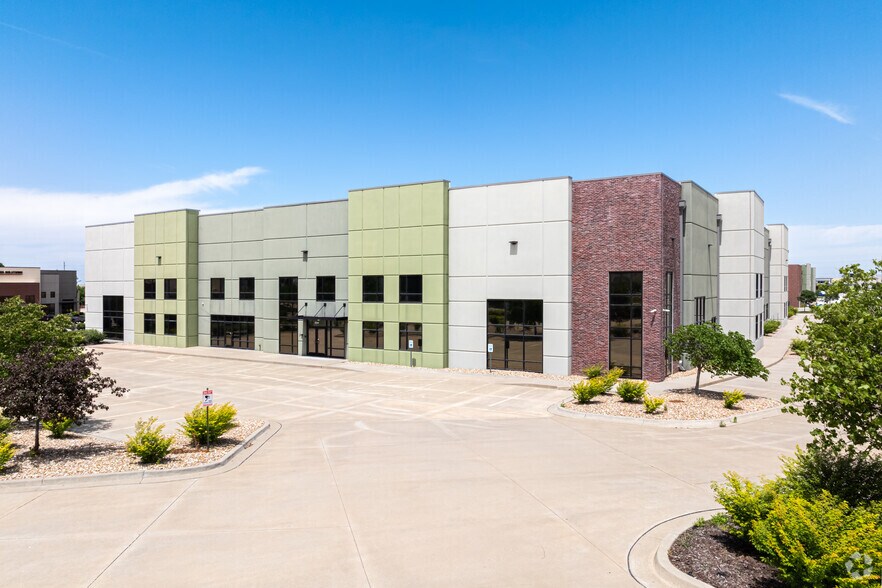 2620 NE McBaine Dr, Lee's Summit, MO à vendre - Photo du bâtiment - Image 1 de 9