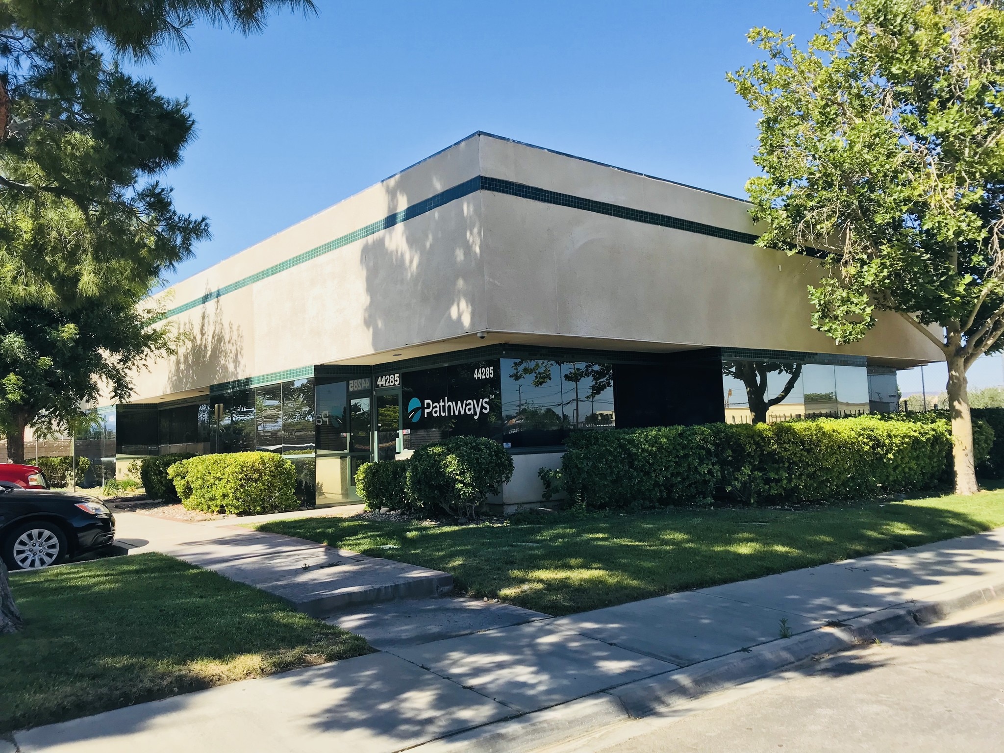 44285 Lowtree Ave, Lancaster, CA for lease Primary Photo- Image 1 of 4