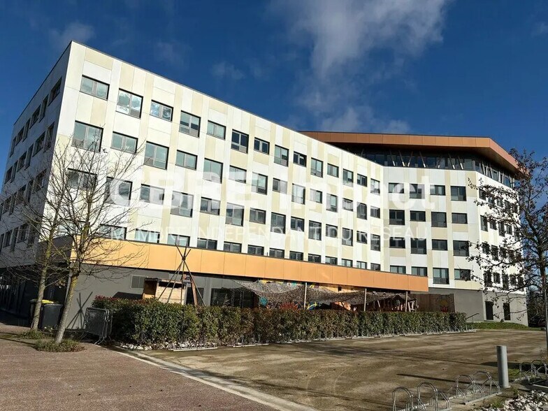 Office in Dijon for lease - Building Photo - Image 1 of 10