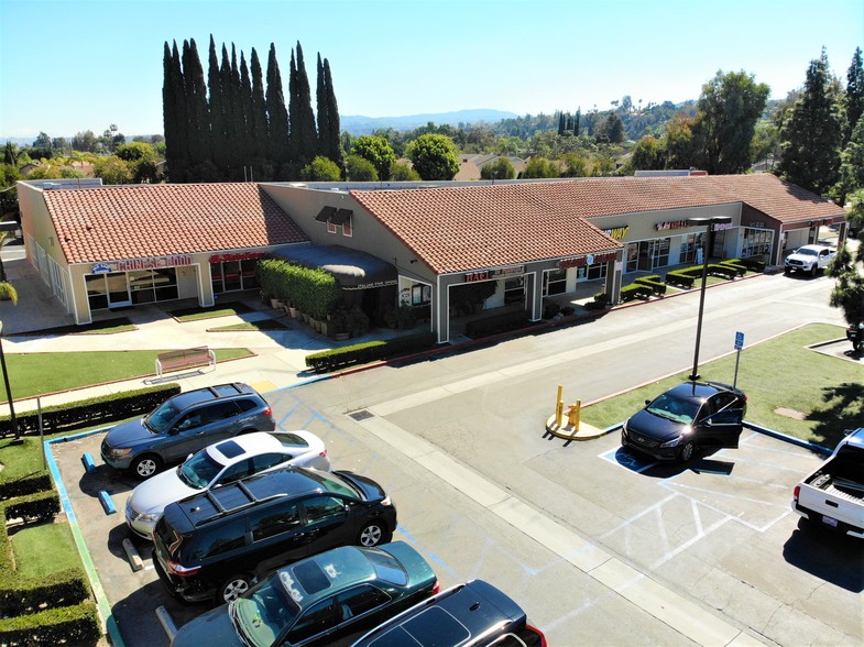 408-444 S Lakeview Ave, Anaheim Hills, CA à louer - Photo du bâtiment - Image 1 de 14