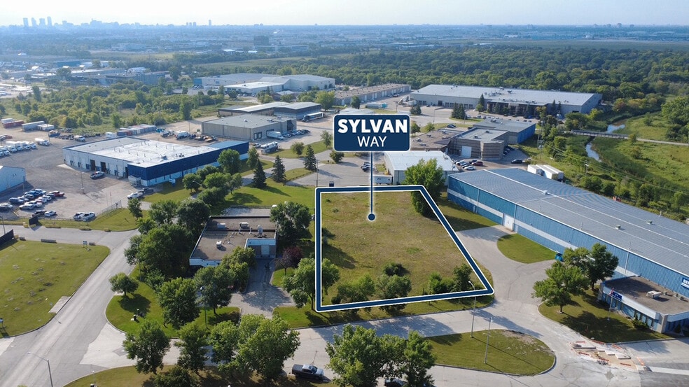 Sylvan Way, Winnipeg, MB for sale - Primary Photo - Image 1 of 2