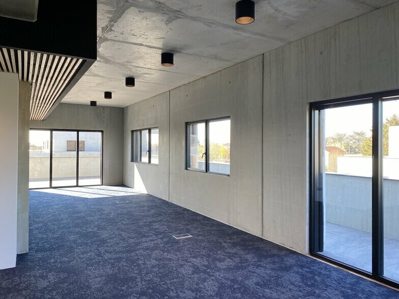 1306 Chemin Du Champ De Lière, Rillieux-la-Pape for lease - Interior Photo - Image 2 of 15