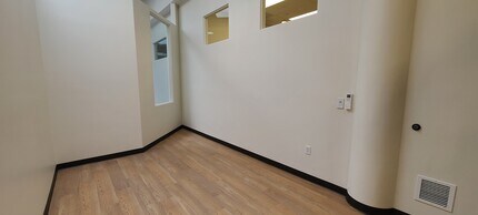 285 Liberty St, Salem, OR for lease Building Photo- Image 2 of 3