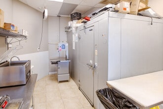 920-1020 W Hallandale Beach Blvd, Hallandale Beach, FL for lease Interior Photo- Image 2 of 12