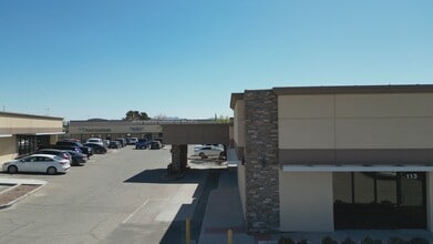 6955 N Mesa St, El Paso, TX à louer - Vidéo sur l’inscription commerciale
