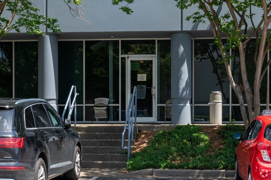 3655 Atlanta Industrial Dr NW, Atlanta, GA à louer - Photo du bâtiment - Image 3 de 7