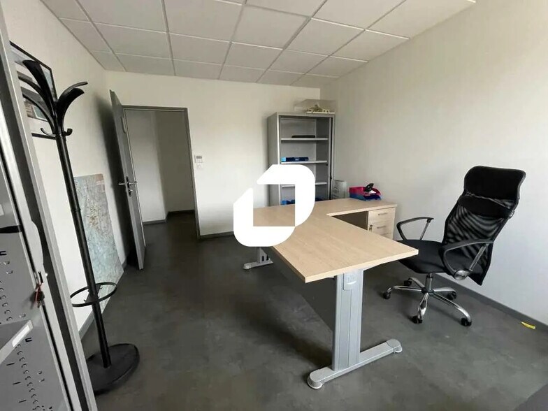 Bureau dans Saint-Jean-d'Illac à louer - Photo du bâtiment - Image 3 de 8