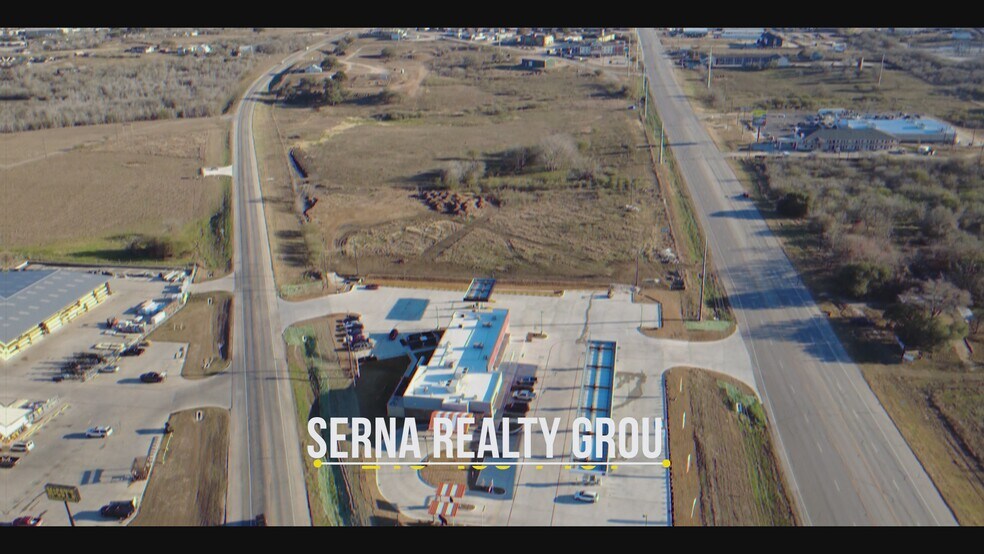 125 Middlebuster Rd, Gonzales, TX à vendre - Vidéo sur l’inscription commerciale - Image 2 de 12