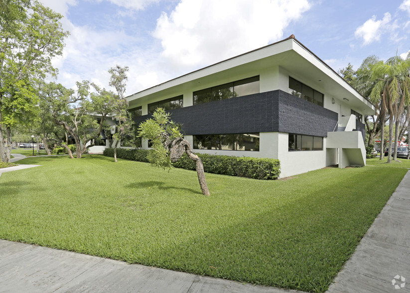 9010 SW 137th Ave, Miami, FL for lease - Building Photo - Image 1 of 9