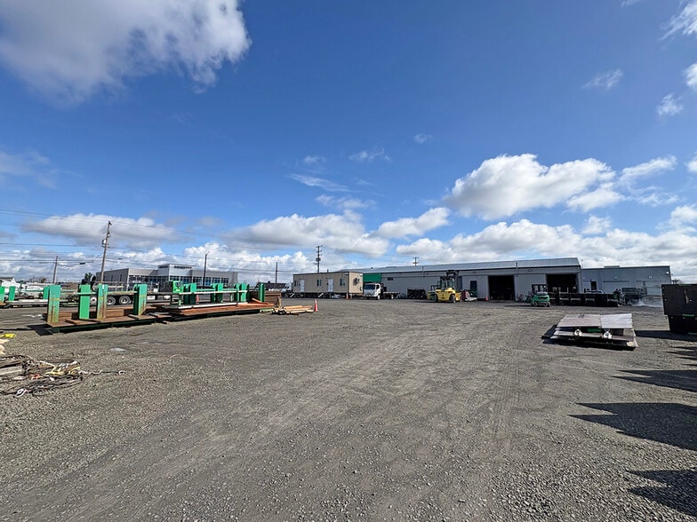 3740 NE Columbia Blvd, Portland, OR for lease - Building Photo - Image 3 of 8