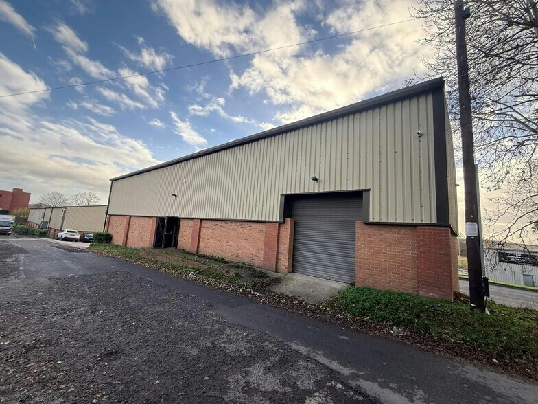 Finlan Rd, Widnes à louer - Photo du bâtiment - Image 2 de 4
