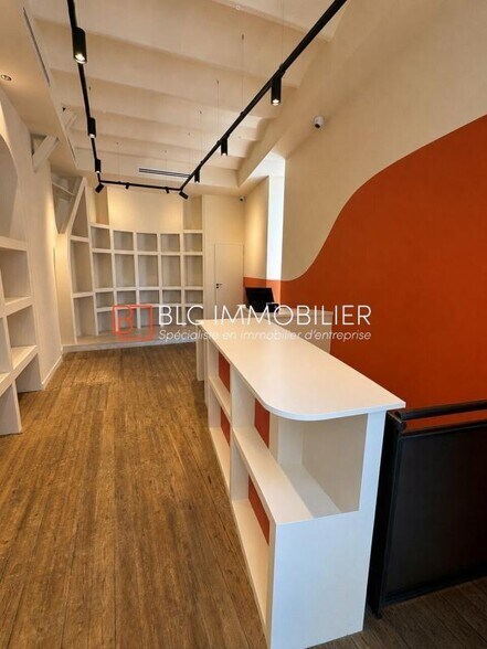 Retail in Marseille for lease - Interior Photo - Image 3 of 5