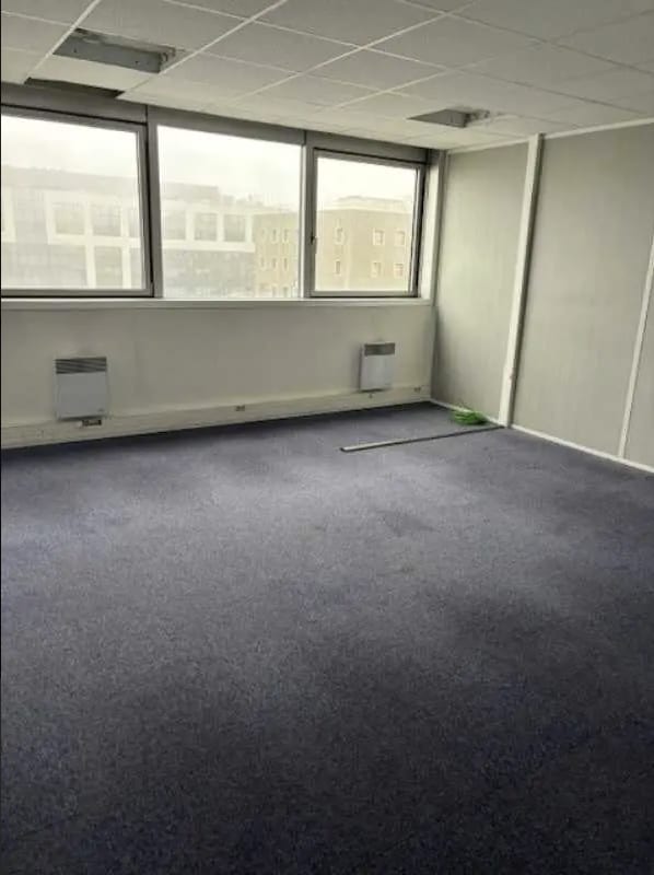 Office in Noisy-le-Grand for lease Interior Photo- Image 1 of 3