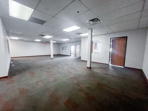 2755-2795 E Desert Inn Rd, Las Vegas, NV à louer Photo intérieure- Image 1 de 8