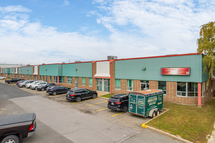 135 Ch du Tremblay, Boucherville, QC à louer - Photo principale - Image 1 de 4