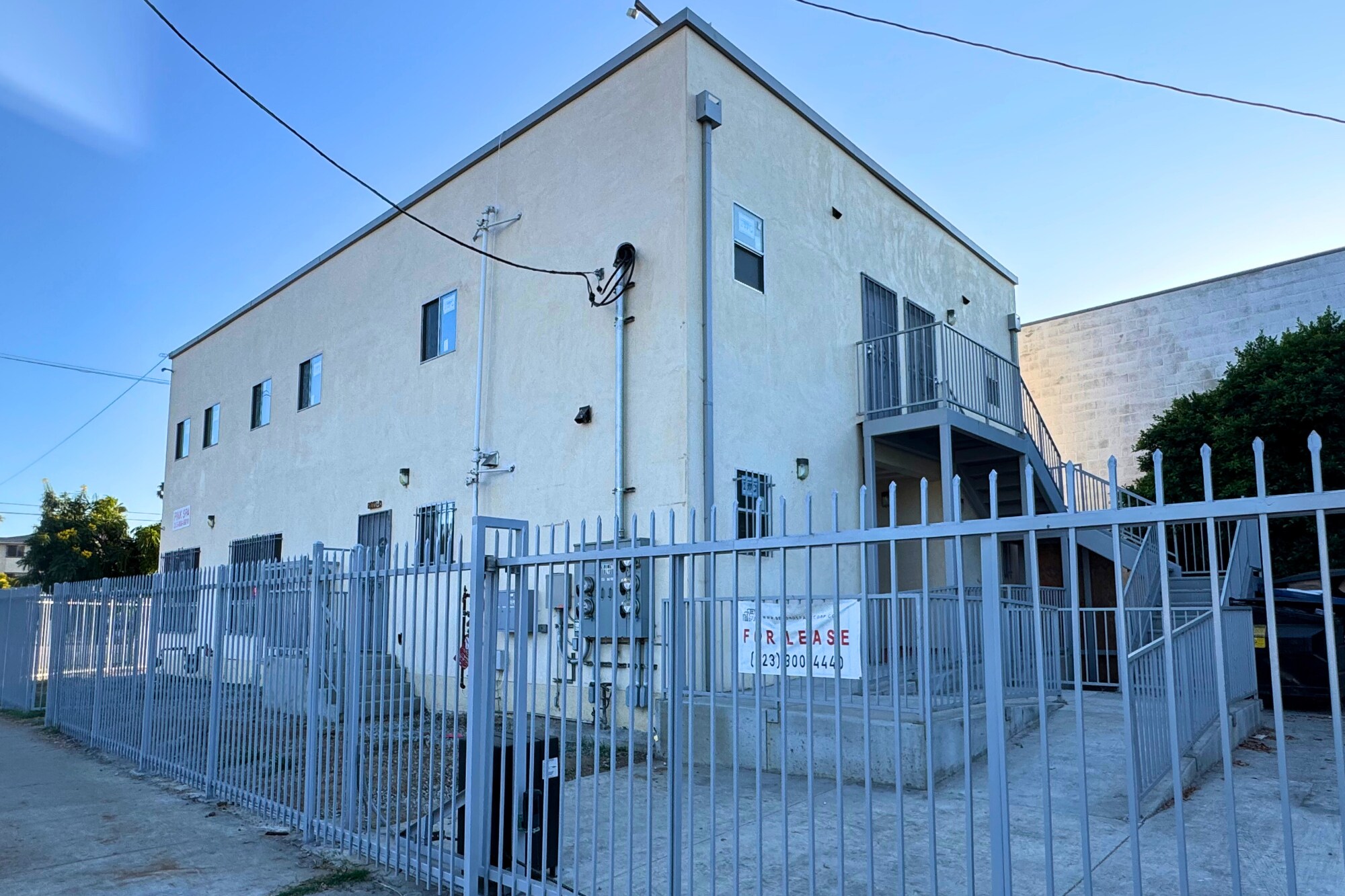 2071 W Washington Blvd, Los Angeles, CA à louer Photo du bâtiment- Image 1 de 7