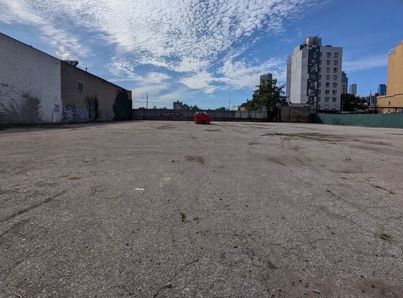 38-42 12th St, Long Island City, NY for lease - Building Photo - Image 1 of 6
