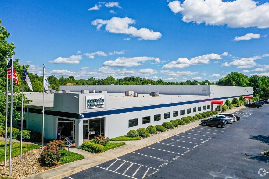 14001 S Lakes Dr, Charlotte, NC for sale - Primary Photo - Image 1 of 5