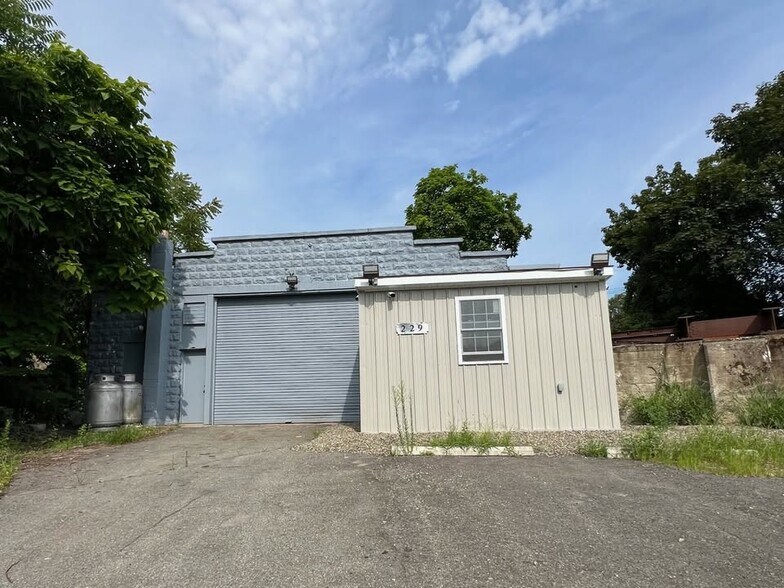 227 Union Ave, New Windsor Township, NY à louer - Photo du bâtiment - Image 2 de 6