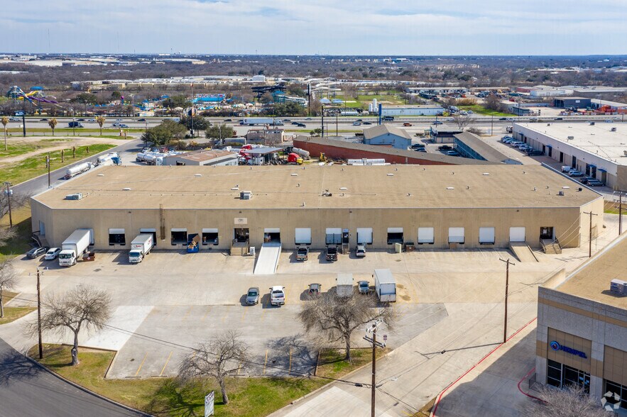1751-1769 Shipman Dr, San Antonio, TX for lease - Building Photo - Image 2 of 3