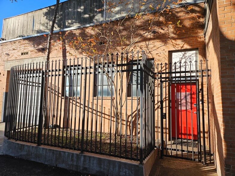 3116 Commerce St, Dallas, TX for lease - Building Photo - Image 3 of 15