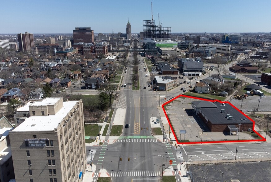 2590 W Grand Blvd, Detroit, MI for sale - Building Photo - Image 2 of 8