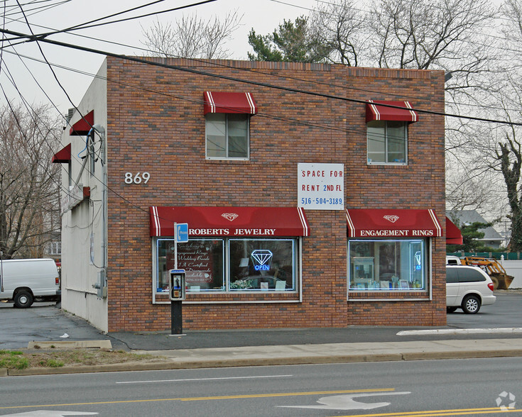 869 Old Country Rd, Westbury, NY for lease - Building Photo - Image 3 of 8