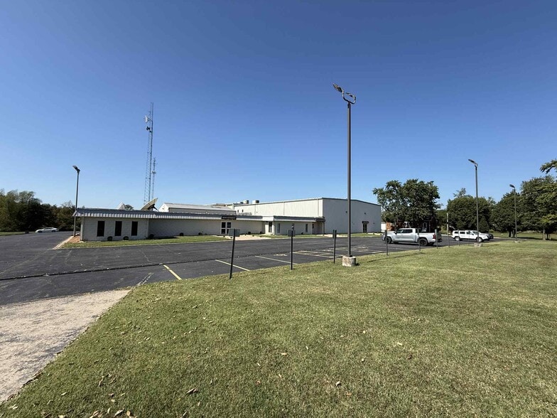 11717 IL-37, Marion, IL for sale - Primary Photo - Image 1 of 19