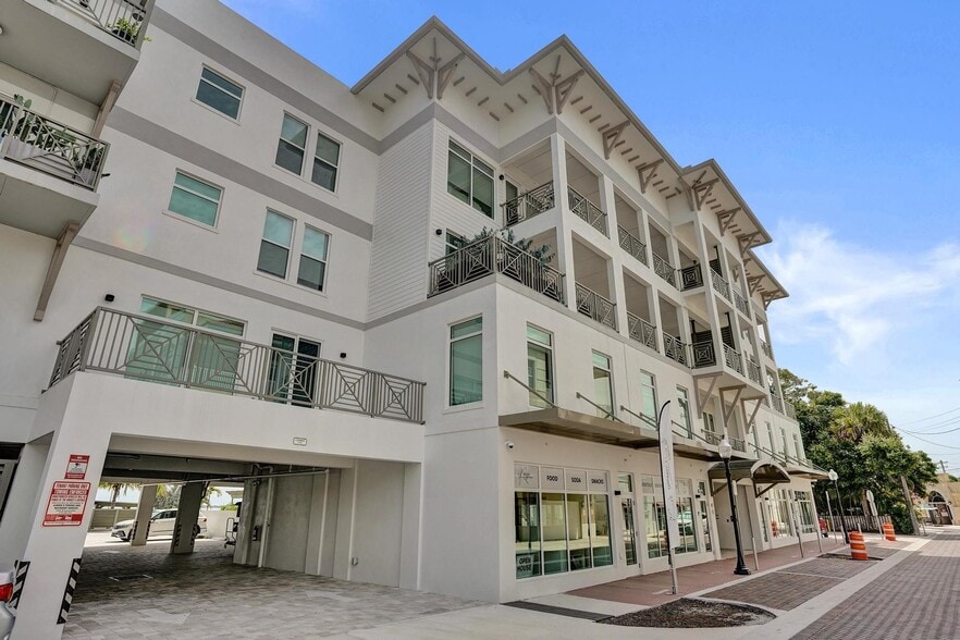 37-41 SW Seminole St, Stuart, FL for lease - Building Photo - Image 2 of 26