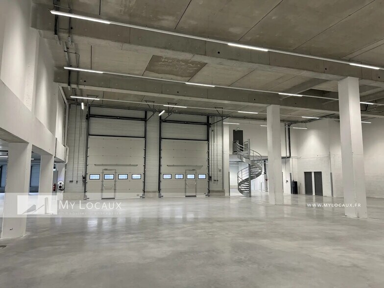 Flex dans Nanterre à louer - Photo du bâtiment - Image 3 de 6