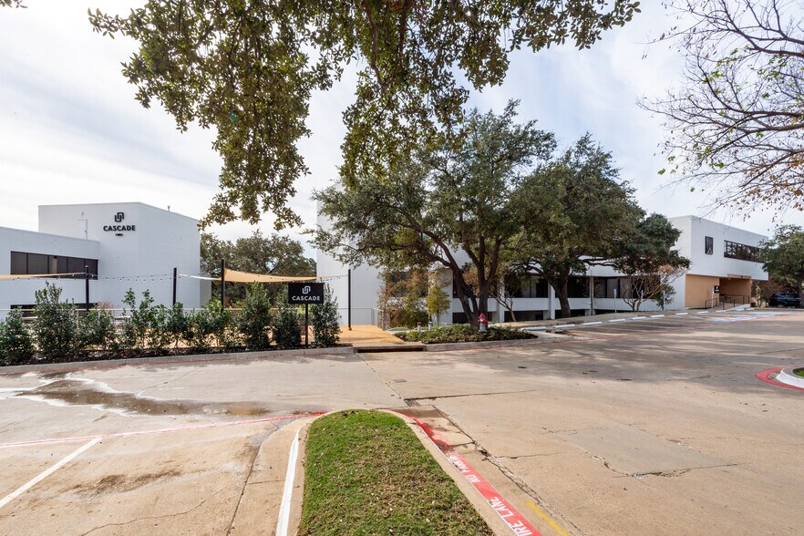 104 Decker Ct, Irving, TX à louer - Photo du bâtiment - Image 2 de 103