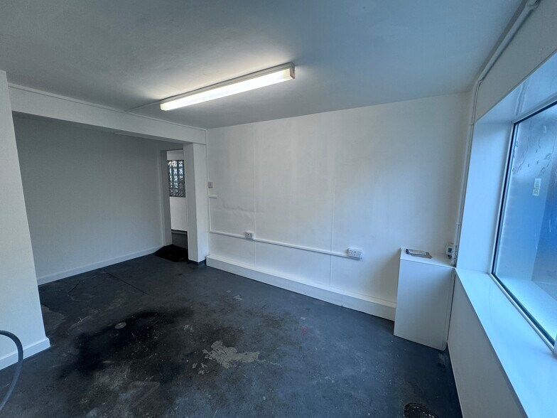 17-21 High St, Fordingbridge à louer - Photo du bâtiment - Image 3 de 3