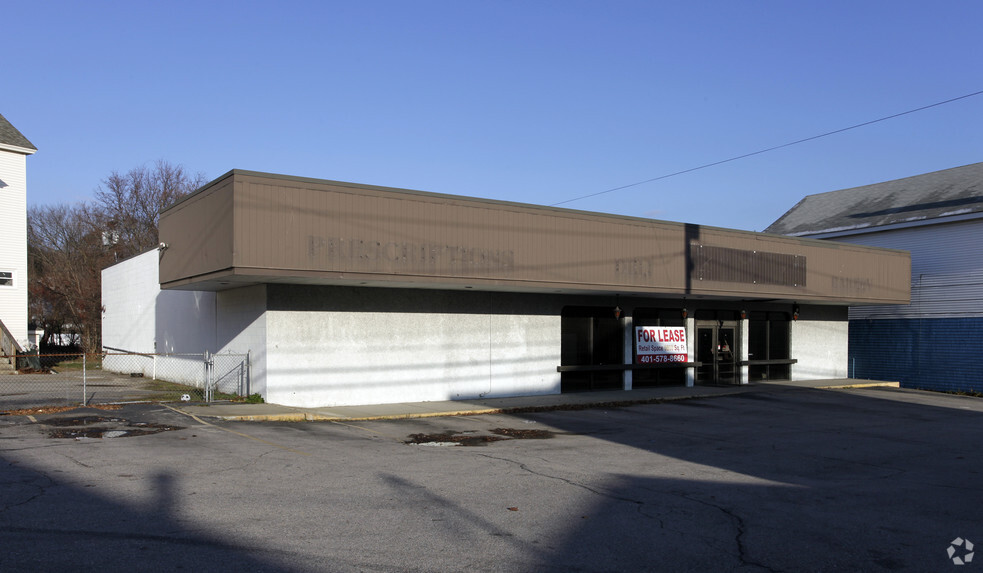 820-824 Main St, West Warwick, RI à vendre - Photo principale - Image 1 de 1