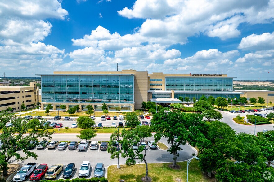 1139 E Sonterra Blvd, San Antonio, TX à louer - Photo du bâtiment - Image 3 de 4