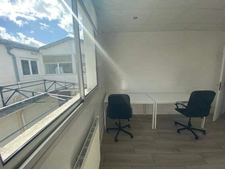 Bureau dans Saint-Maur-des-Fossés à louer - Photo du bâtiment - Image 3 de 8