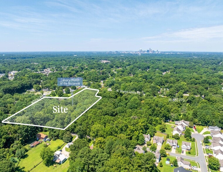 4000 N Sharon Amity Rd, Charlotte, NC à vendre - Aérien - Image 2 de 5
