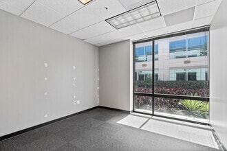 31111 Agoura Rd, Westlake Village, CA for lease Interior Photo- Image 2 of 6