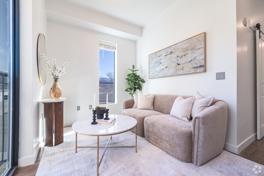 144 S 500 E, Salt Lake City, UT for lease - Interior Photo - Image 3 of 41