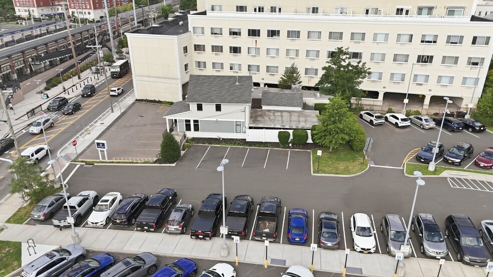319 Union Ave, Westbury, NY for lease - Building Photo - Image 2 of 13