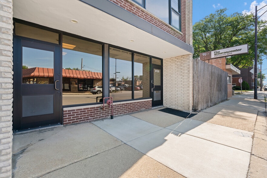 6135 N Elston Ave, Chicago, IL for sale - Building Photo - Image 2 of 41