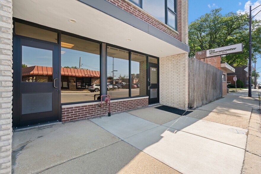 6135 N Elston Ave, Chicago, IL à vendre - Photo du bâtiment - Image 2 de 41