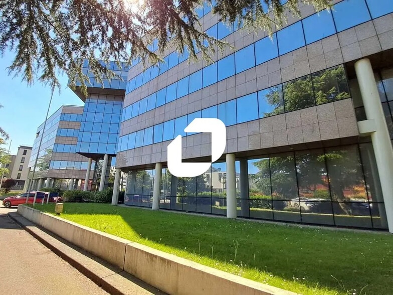 Flex in Vélizy-Villacoublay for lease - Building Photo - Image 3 of 21