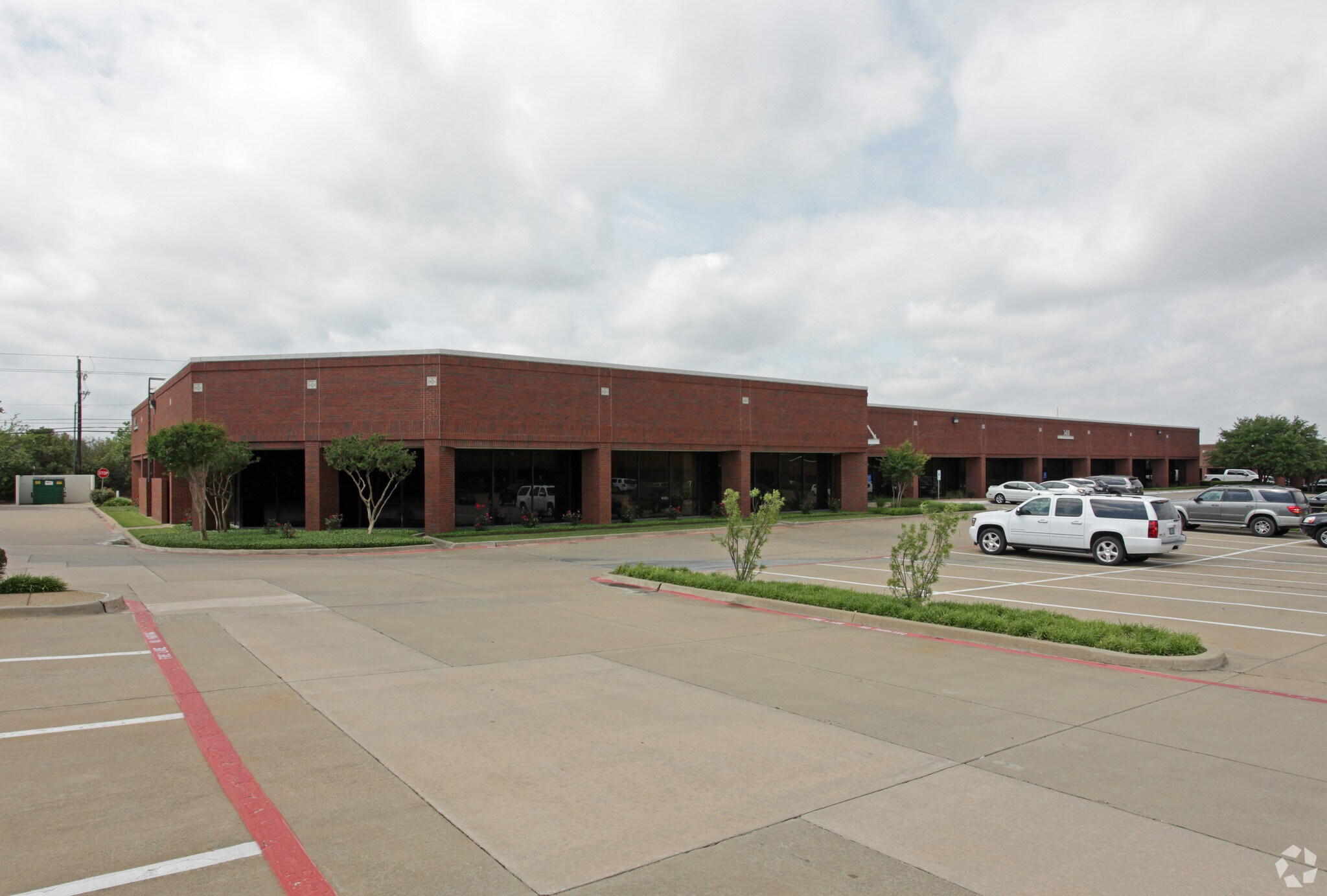 3418 Midcourt Rd, Carrollton, TX à louer Photo du bâtiment- Image 1 de 13